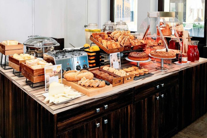Breakfast/Coffee Service 52 of 75