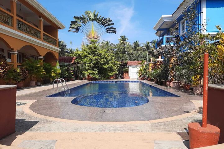 Hotel with Pool