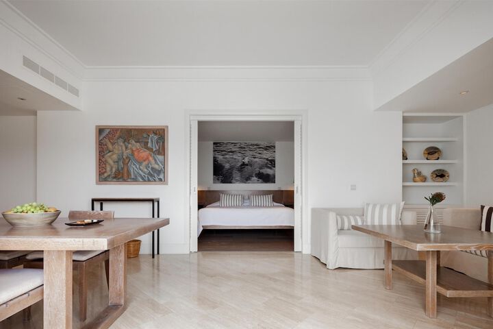 Room 48 of 182