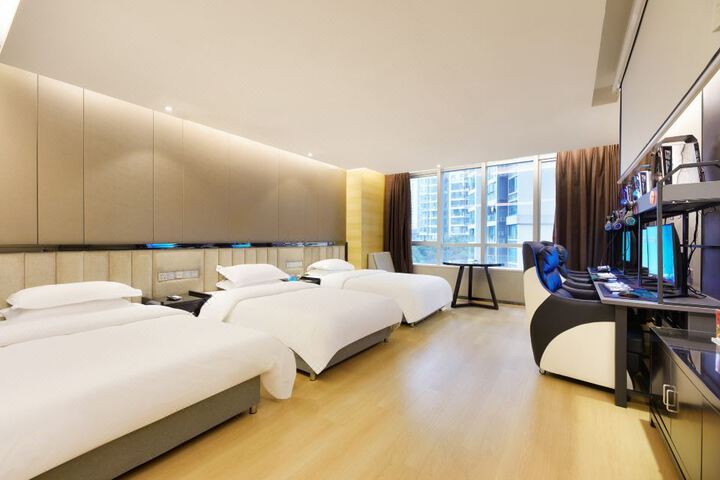 Shiyi Electric Sports Hotel (Century City New Convention and Exhibition Store)