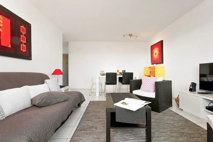 Room 4 of 10