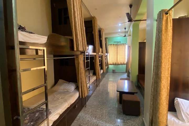 Room 6 of 13