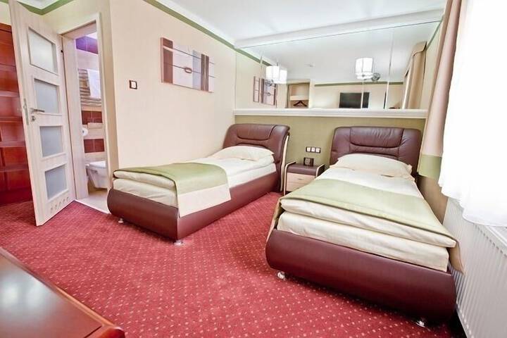 Room 6 of 33