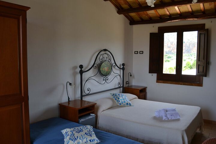 Room 7 of 48