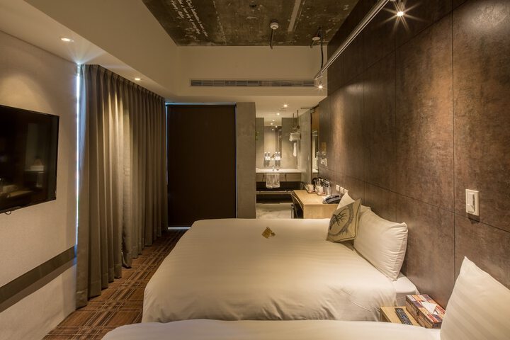 Room 18 of 76