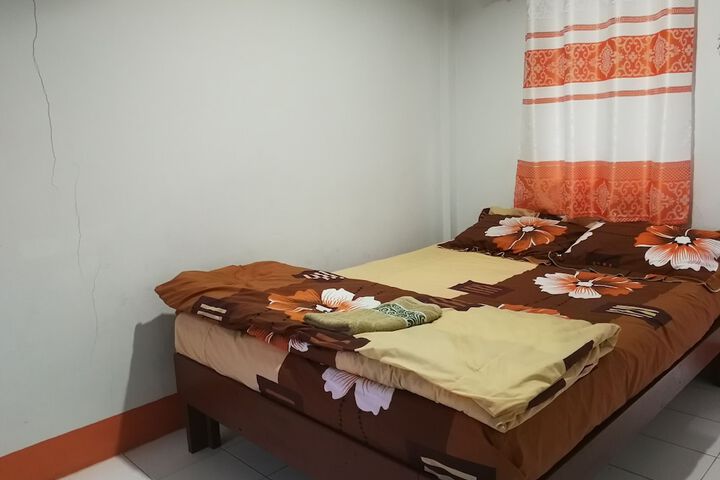 Room 2 of 8