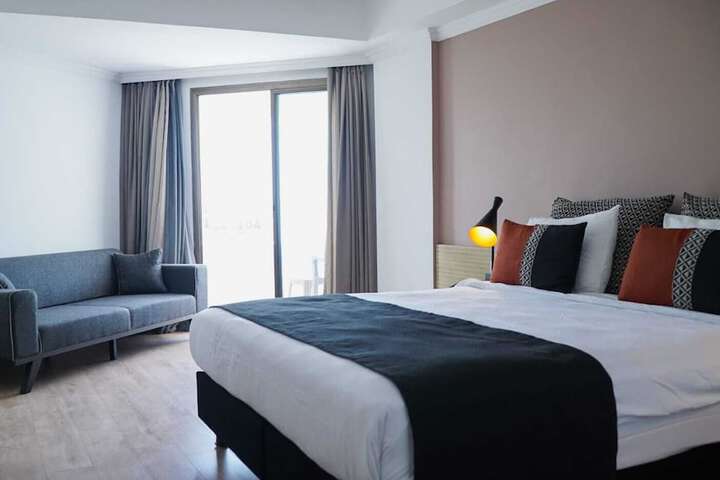 Room 10 of 63