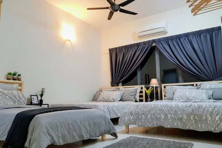 Room 3 of 43