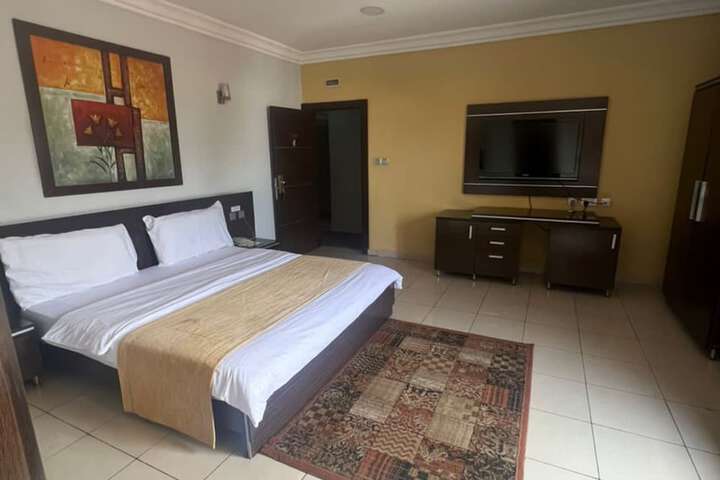 Room 10 of 23