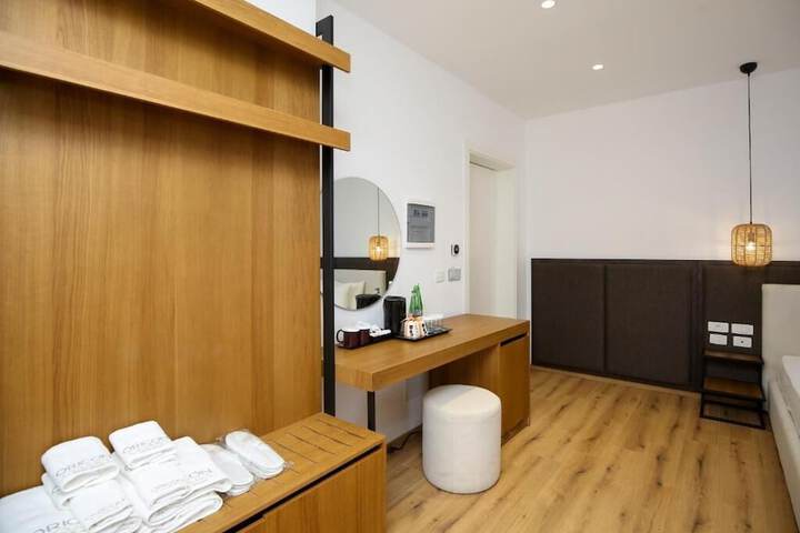 Room 16 of 118