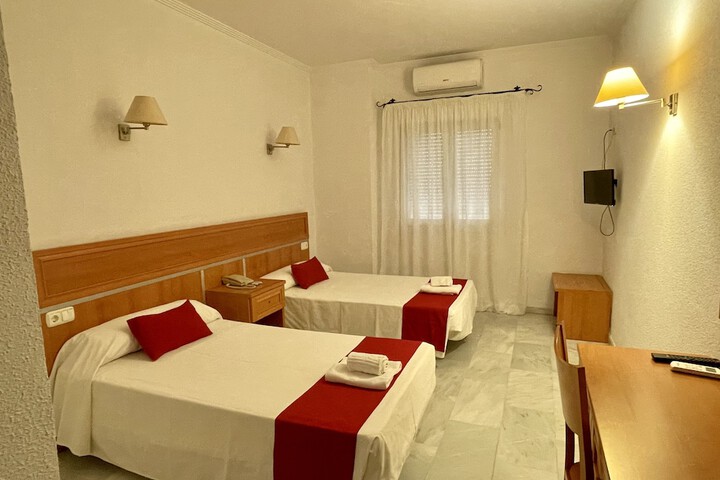 Room 3 of 7