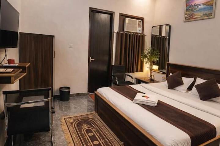 Room 8 of 20