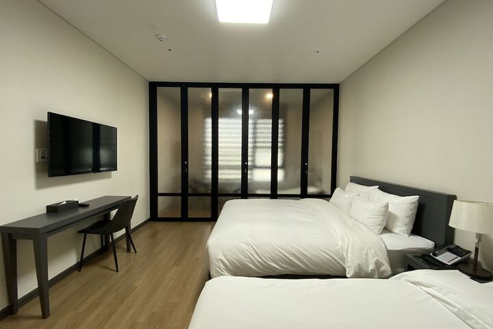 Room 25 of 48