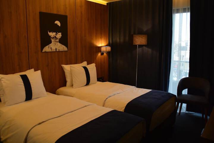 Room 4 of 36