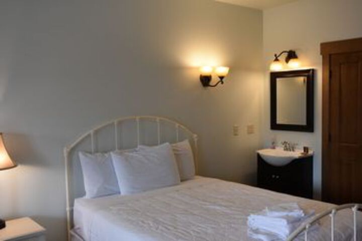 Room 9 of 34