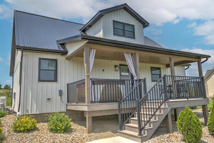 Exterior of Premier Cottages by Amish Country Lodging