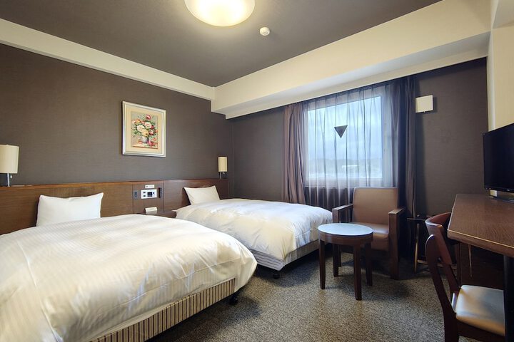 Room 18 of 37