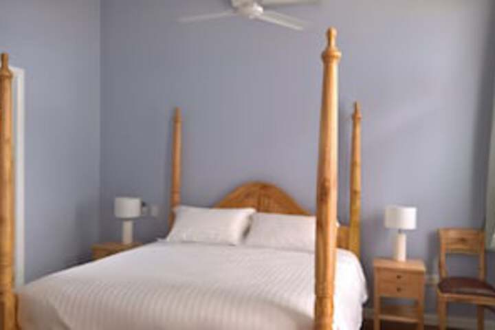 Room 13 of 114
