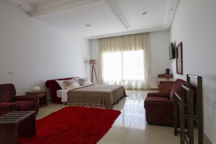 Room 33 of 69