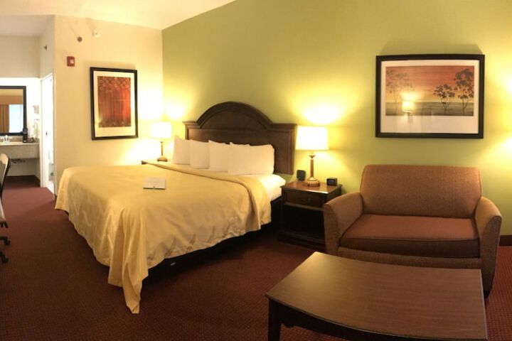 1 King Bed (11 of 14)