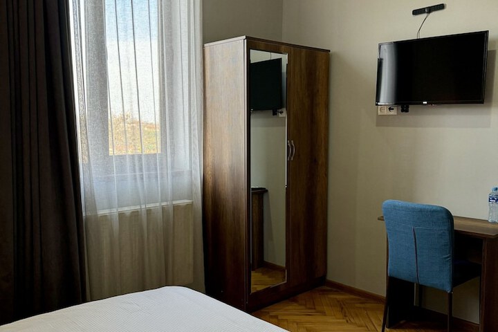 Room 11 of 26