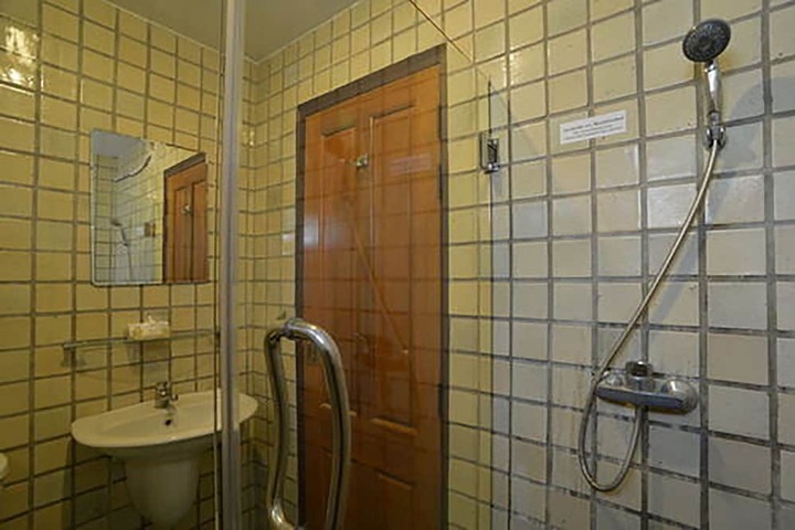 Room 27 of 38