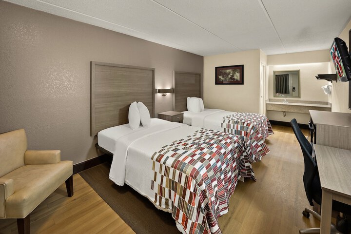 Standard Double Bed Accessible (4 of 13)