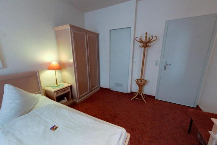 Room 15 of 43