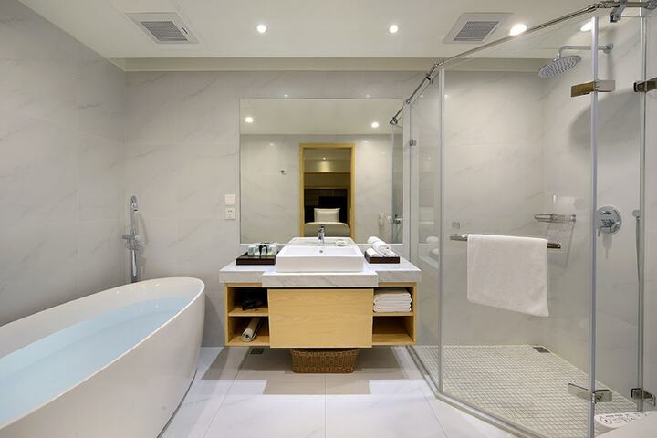 Room 13 of 44
