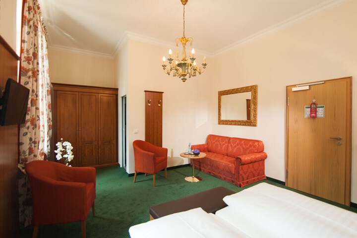 Room 14 of 33