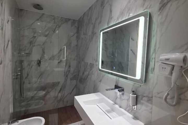 Room 76 of 104