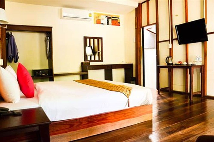 Room 14 of 80