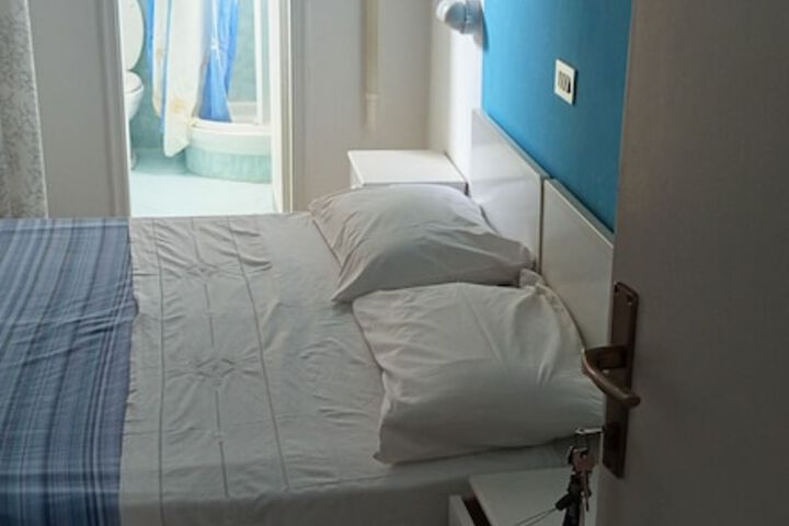 Room 4 of 14