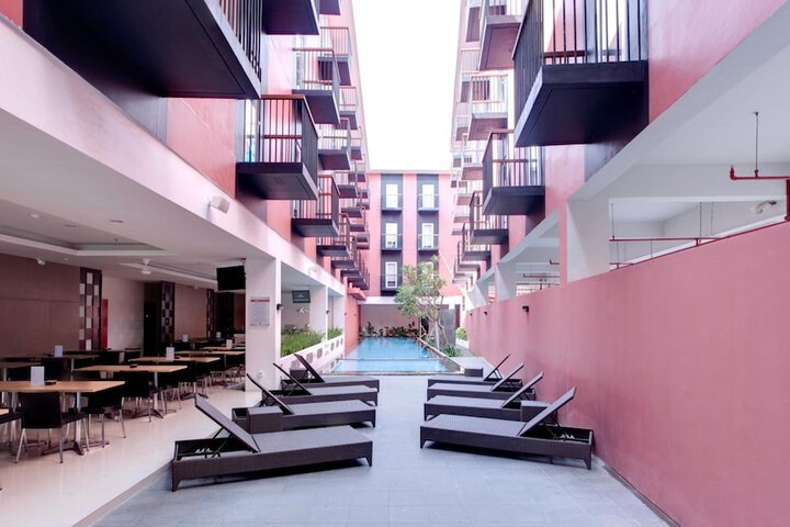 Pools & Facilities