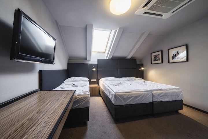 Room 20 of 97