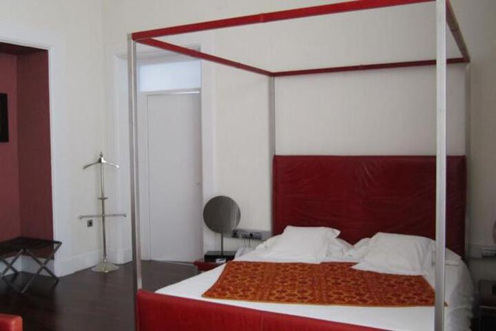 Room 5 of 5
