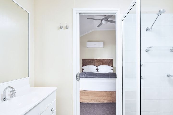 Room 28 of 152
