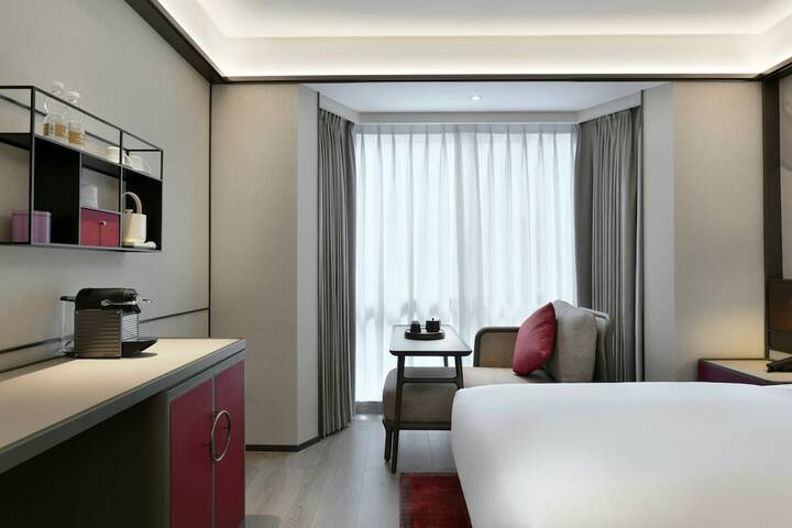 Room 6 of 46