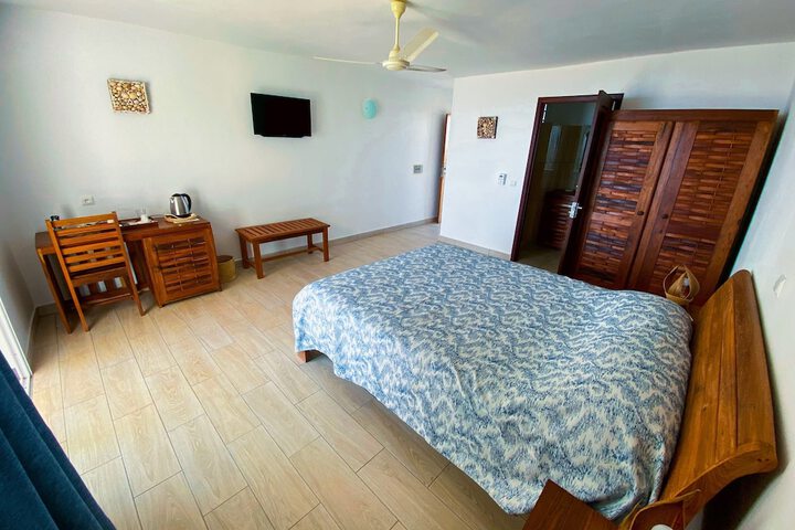 Room 8 of 76