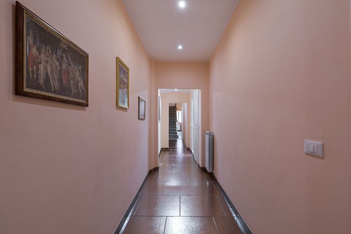 Ballroom/Hall 27 of 32