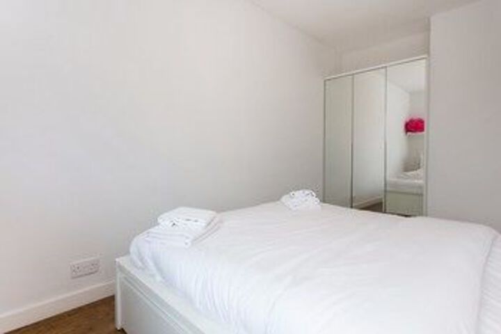 Room 7 of 28