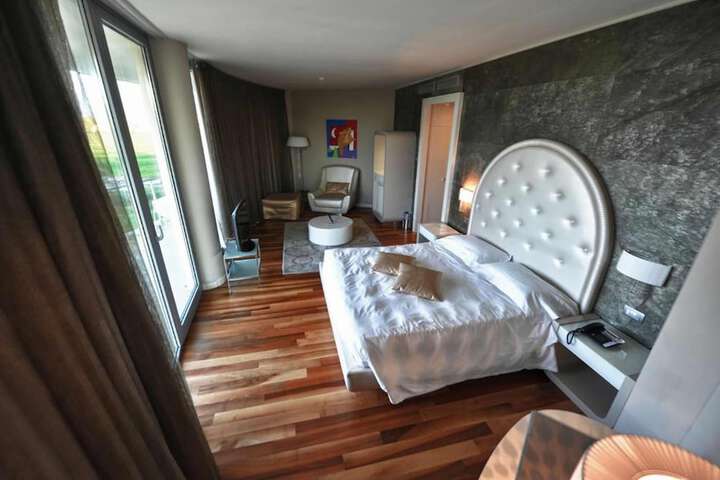 Room 12 of 119