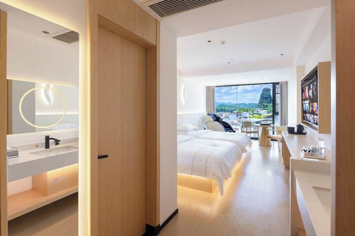 Room 82 of 158