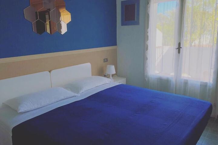 Room 14 of 106