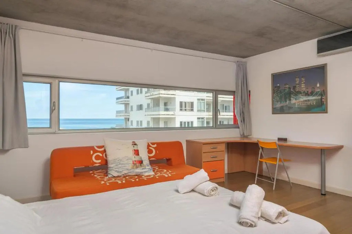Room 2 of 2