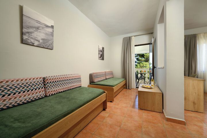 Room 43 of 180