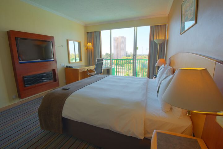 Room 35 of 184