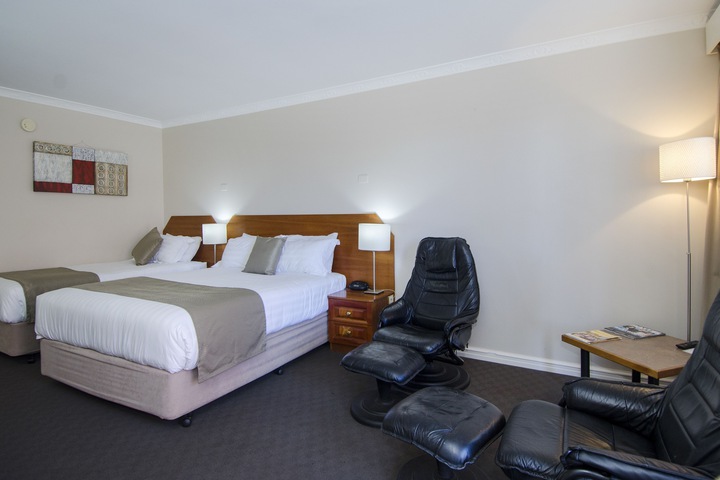 Room 33 of 100