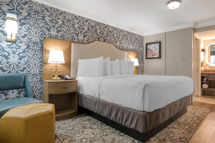 Room 14 of 65