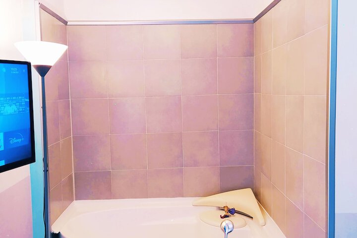 Room 8 of 30